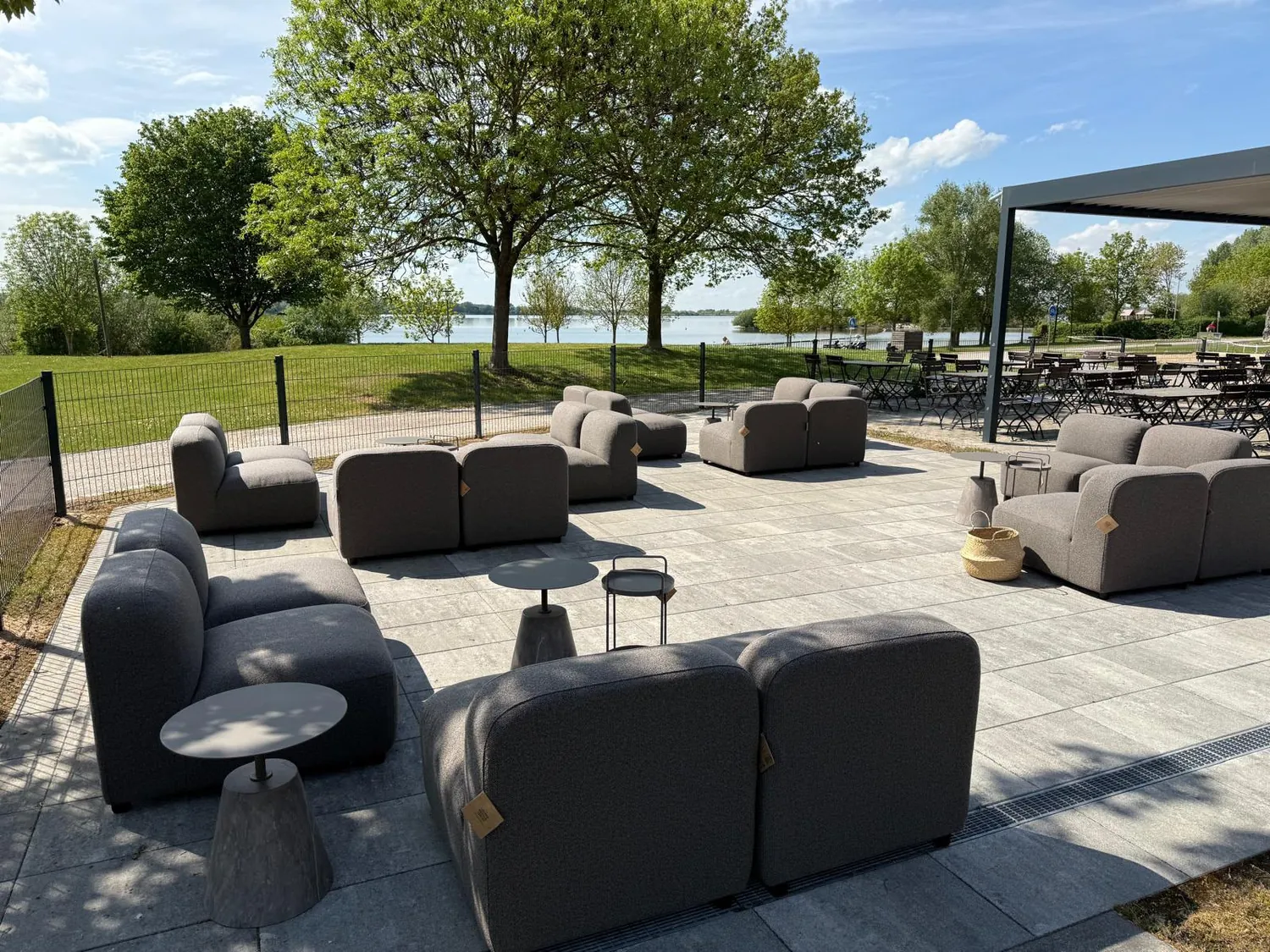 Lounge-Terrasse mit Blick auf den Altmühlsee